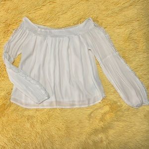 white hollister off the shoulder blouse